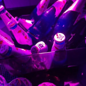 杭州中低端酒吧招聘包厢服务员,是上白班还是上夜班