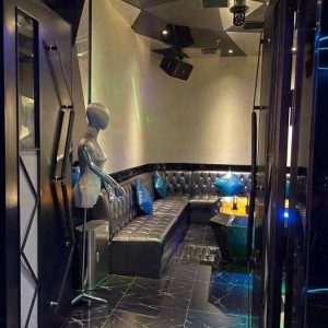 修理厂招聘前台文案范文（汽车服务中心前台招募宣传文案示例）