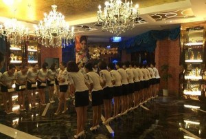 杭州余杭区仁和街道附近夜总会招聘酒水促销员,过年放假吗？